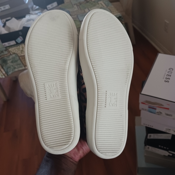 Naturalizer - Picture 5 of 5